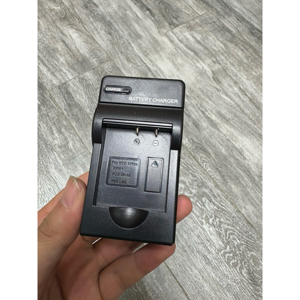 Sạc pin máy ảnh cho các dòng máy dùng mã KOD.K7004 / K7001 / FUJI NP-50 / PEN.LI63 FNP50 NP50