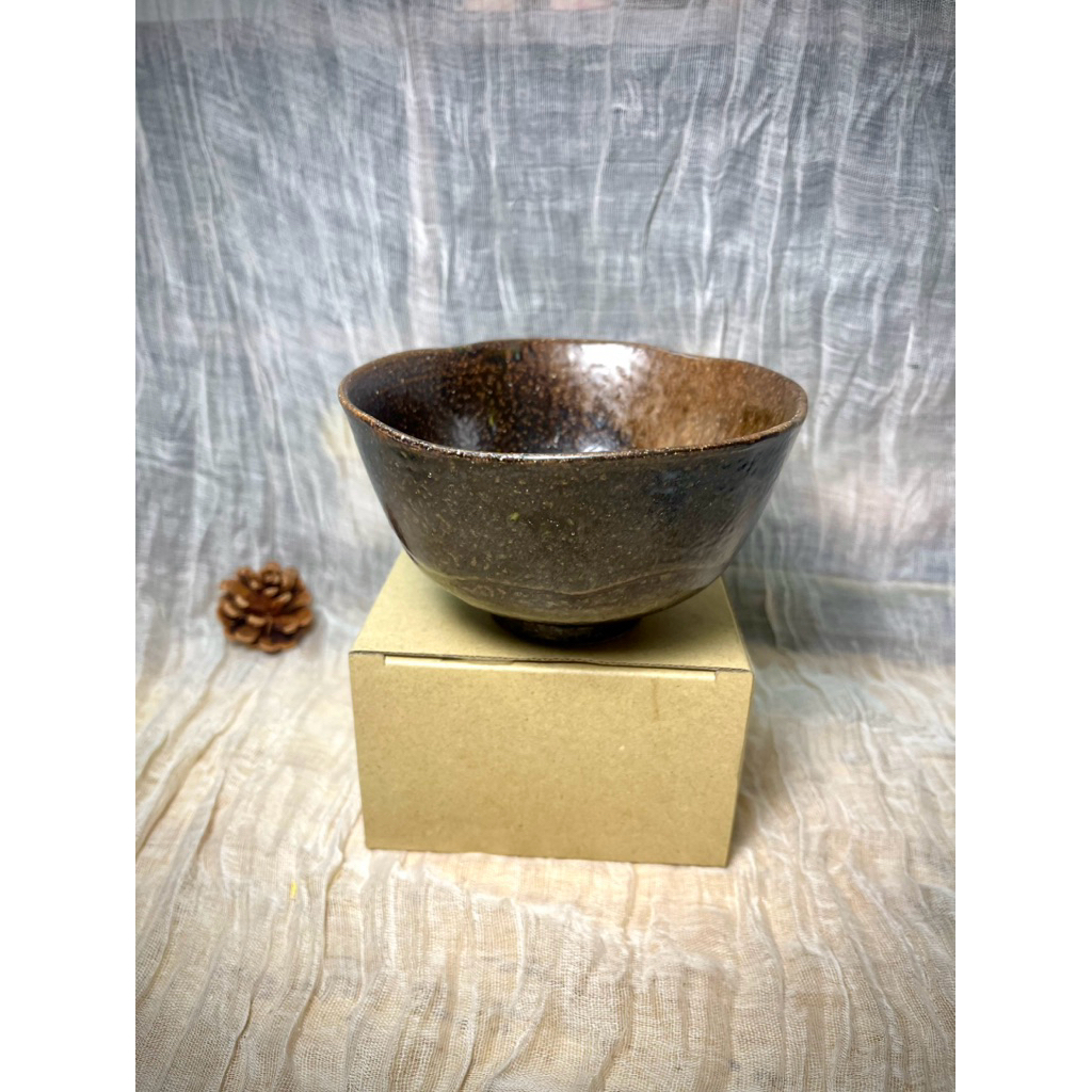 HANA HOUSE-Chawan Gốm Nhật Men Hỏa Biến Đen Nâu Vân Xoắn Thủ Công 13cm | Bát Trà Đạo Matcha Cao Cấp 