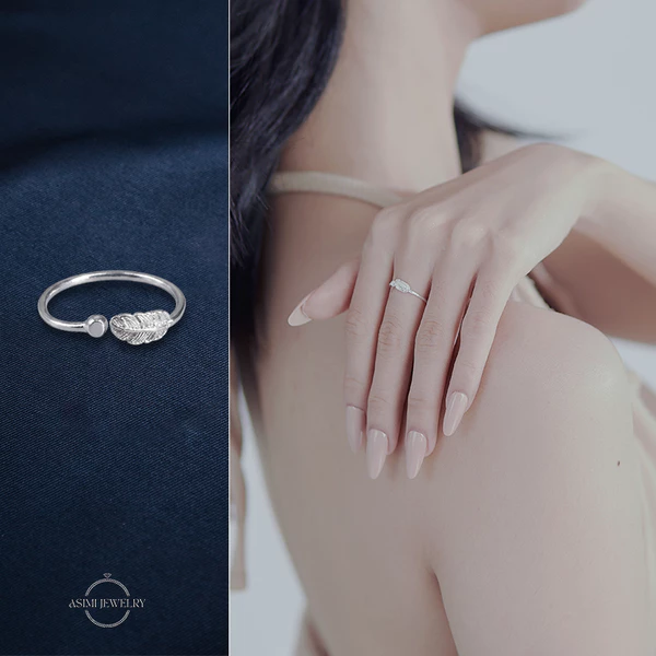 Nhẫn nữ freesize khắc lông vũ Asmi Quill Ring NA09 - đeo trên mẫu