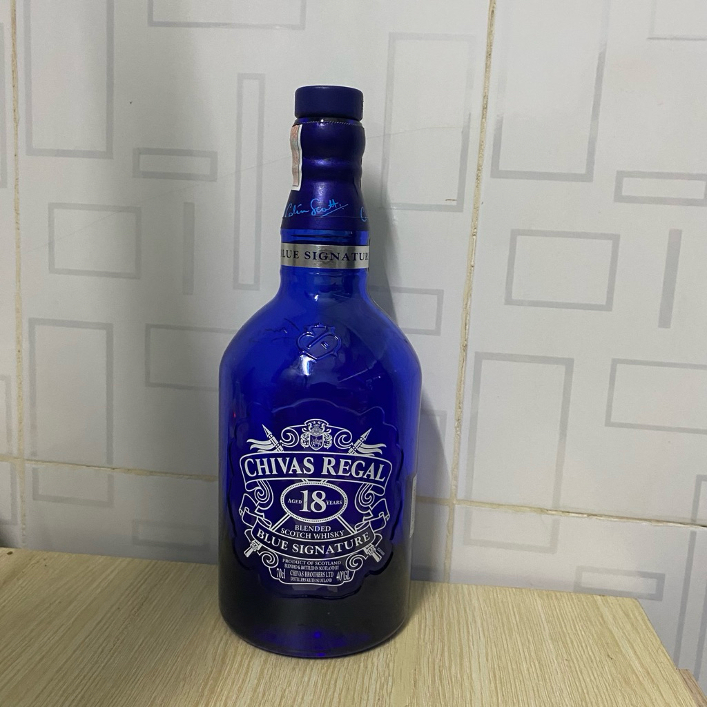 Vỏ Chai Rượu Chivas 18 Xanh Rỗng (Chivas Regal 18 Blue Signature) - Vỏ Chai Thủy Tinh Decor Trưng Bà