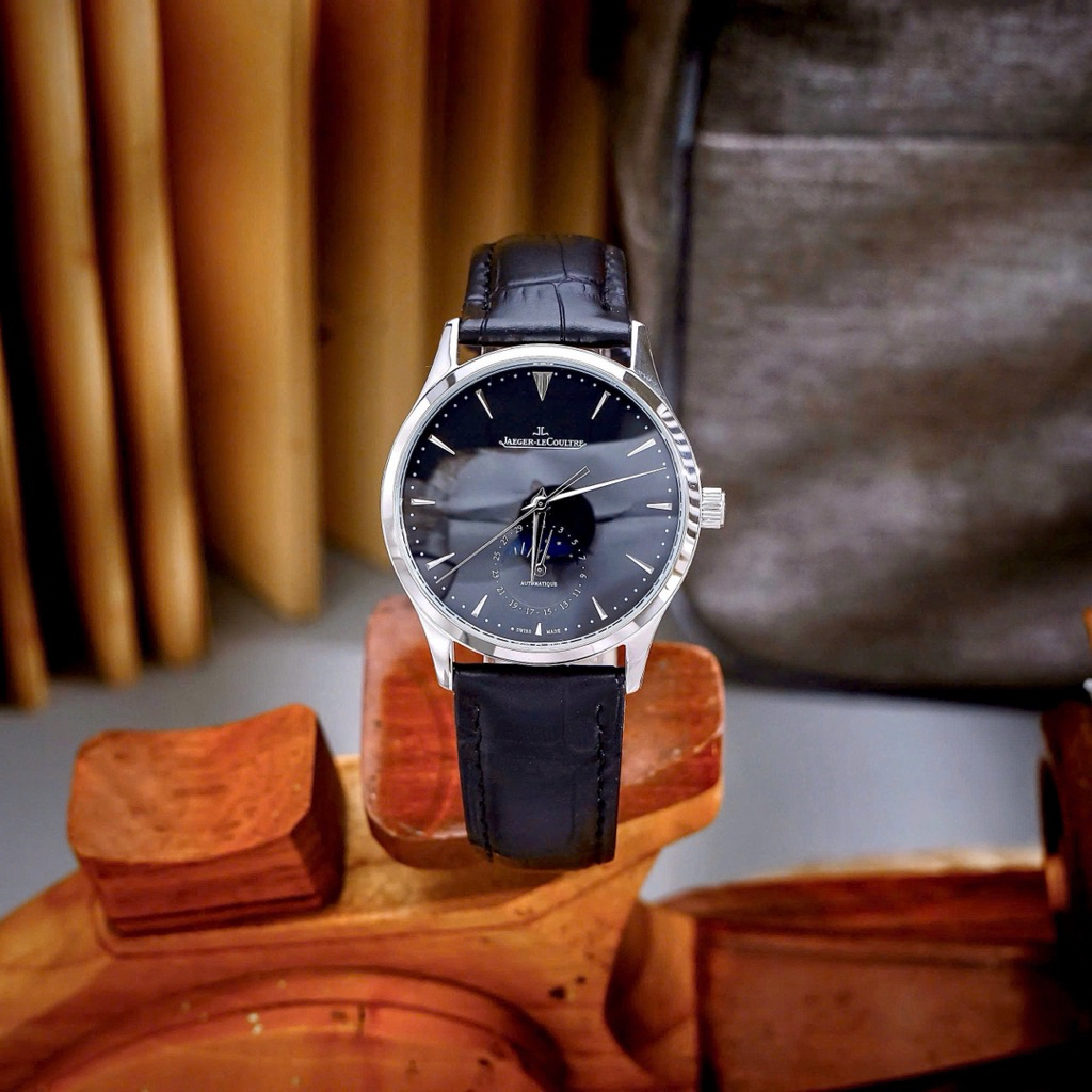 Jaeger-LeCoultre 𝐌𝐚𝐬𝐭𝐞𝐫 𝟏𝟑𝟔𝟐𝟓𝟓𝐉 𝐔𝐥𝐭𝐫𝐚 𝐓𝐡𝐢𝐧 𝐌𝐨𝐨𝐧