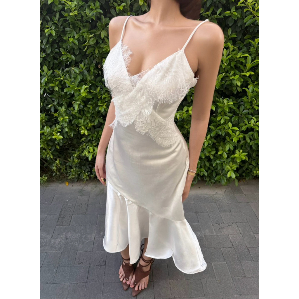 Đầm lụa tà xéo phối ren Eleanor Dress