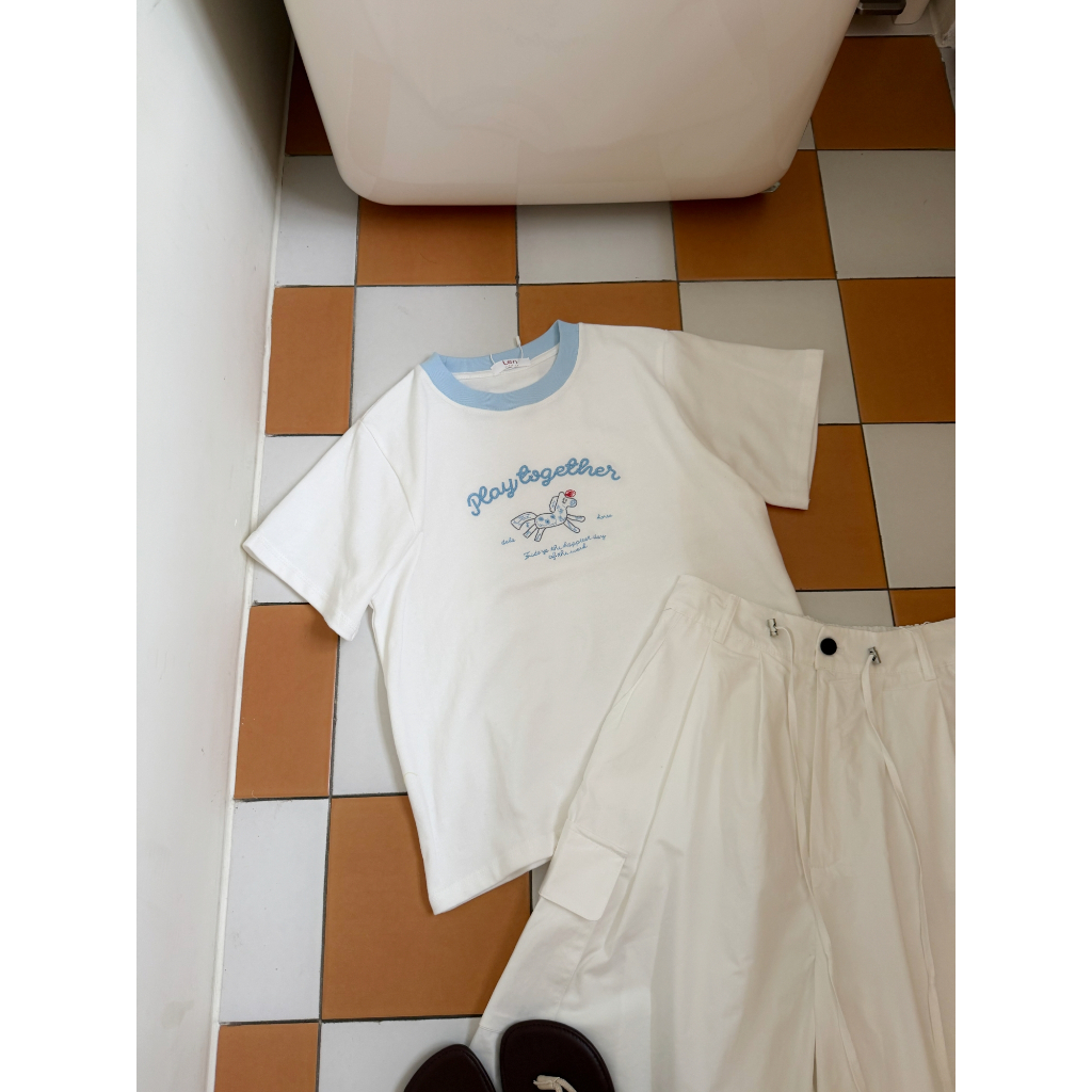Áo Thun Nữ LENCLOTHING A1877-00 - Áo Thun Phối Cổ Play Together