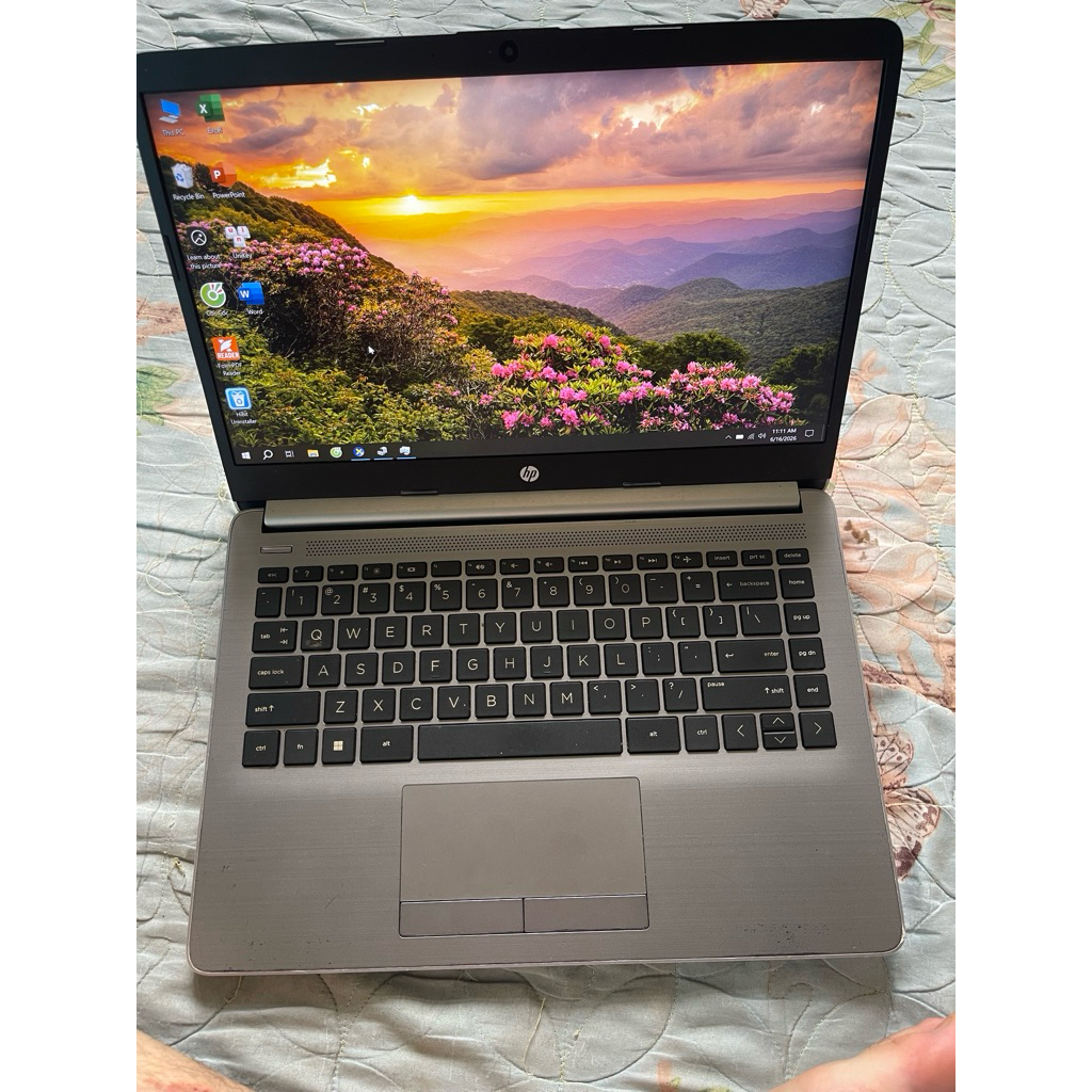 Laptop  HP240-g8 14.0" FullHD, CPU Intel Core i3-1035U, RAM 8GB, SSD 256GB, VGA Intel Iris Xe