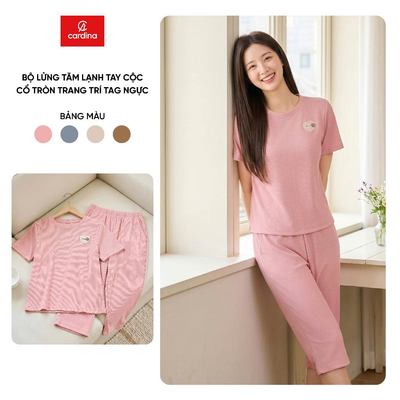 Bộ đồ nữ CARDINA chất liệu tăm lạnh tay cộc cổ tròn trang trí tag ngực và quần lửng 6BFL01