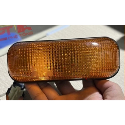 Đèn xi nhan cánh cửa Hyundai 15 tấn HD270