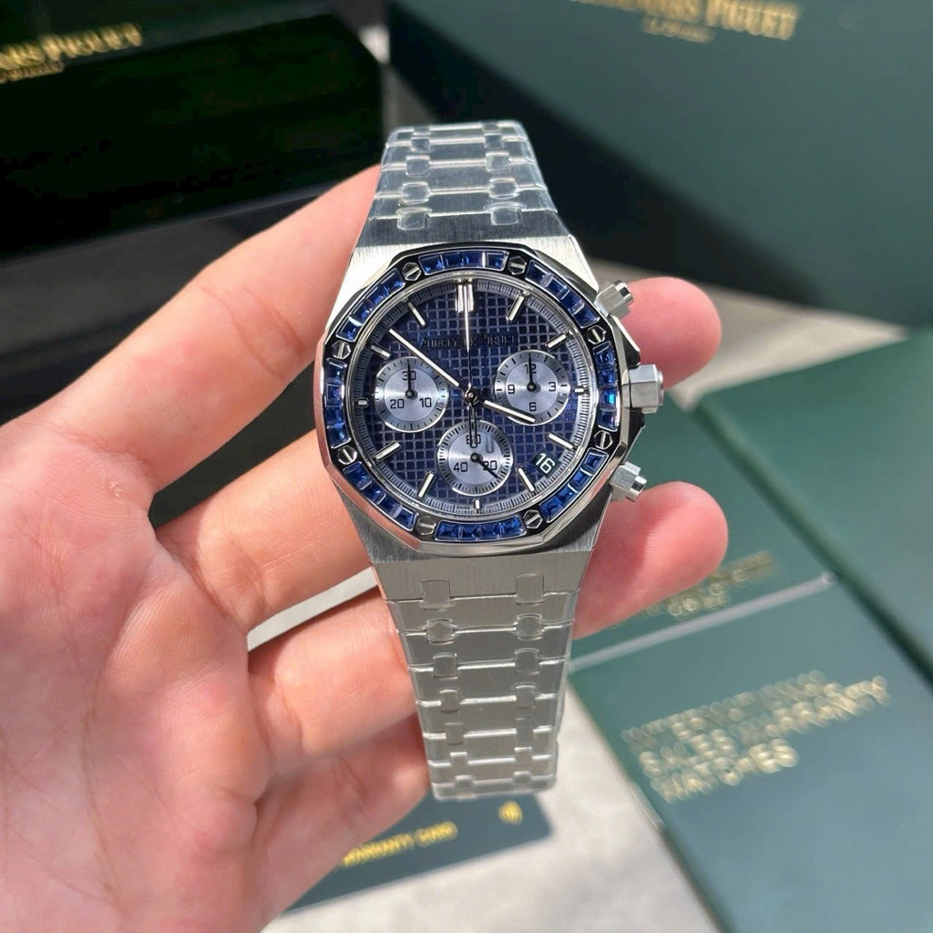 Audemars Piguet Royal Oak 26240 (Chronograph) Phiên bản niềng đính đá Sapphire xanh cực nét :  Bộ má