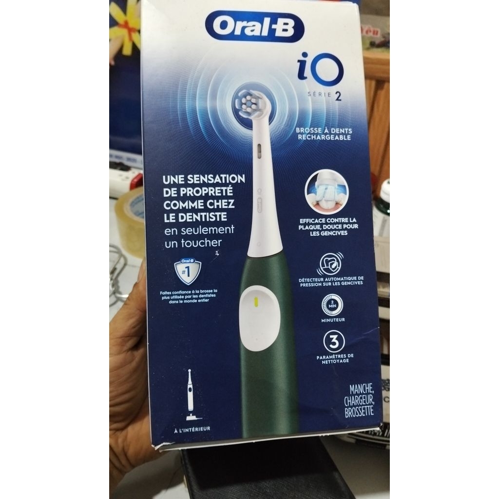 bàn chải điện Oral-B iO Series 2, dòng sản phẩm tầm trung sử dụng công nghệ iO tiên tiến của Oral-B