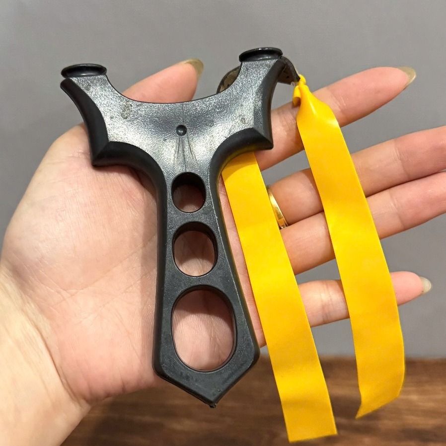 ná nhựa 3 lỗ + 1 dây , ná cao su nhựa abs đúc đặc