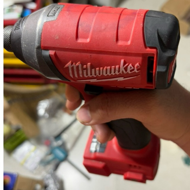 Máy chuyên vít Milwaukee 2753 không chổi than