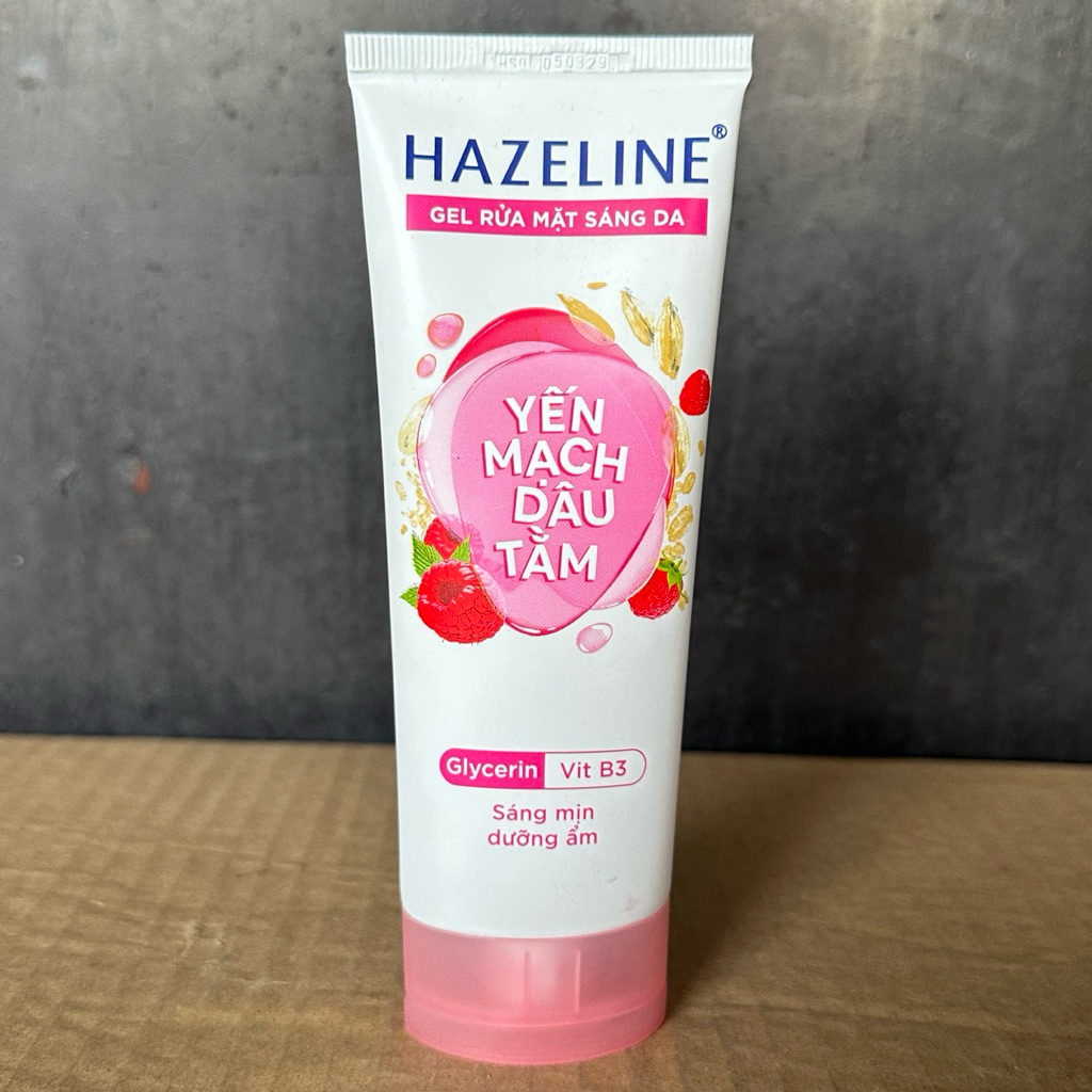 Gel rửa mặt Hazeline yến mạch dâu tằm 100g
