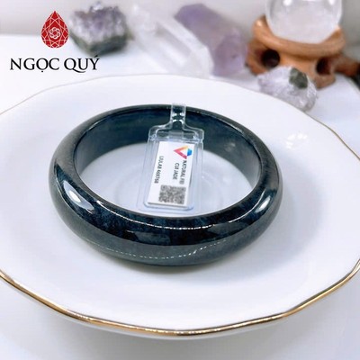 Vòng cẩm thạch A Myanmar - Ngọc phỉ thúy type A bản hẹ màu gà đen ni 59 LM130(kèm kđ type A) - Ngoc Quý