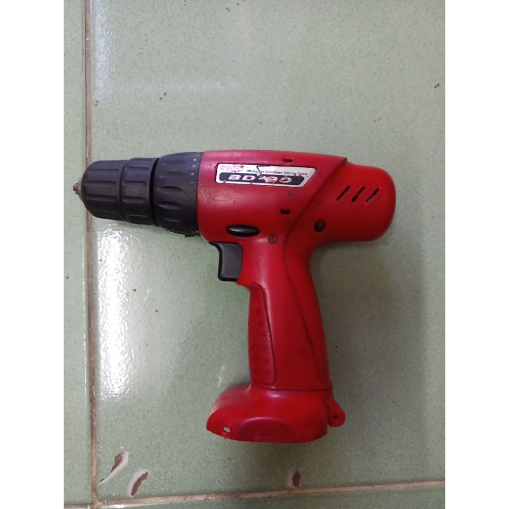 Thân máy khoan Ryobi 9,6V chạy tốt 12 V, đã qua sử dụng,  tặng kèm vỏ pin về đóng pin 9,6v hoặc 12v