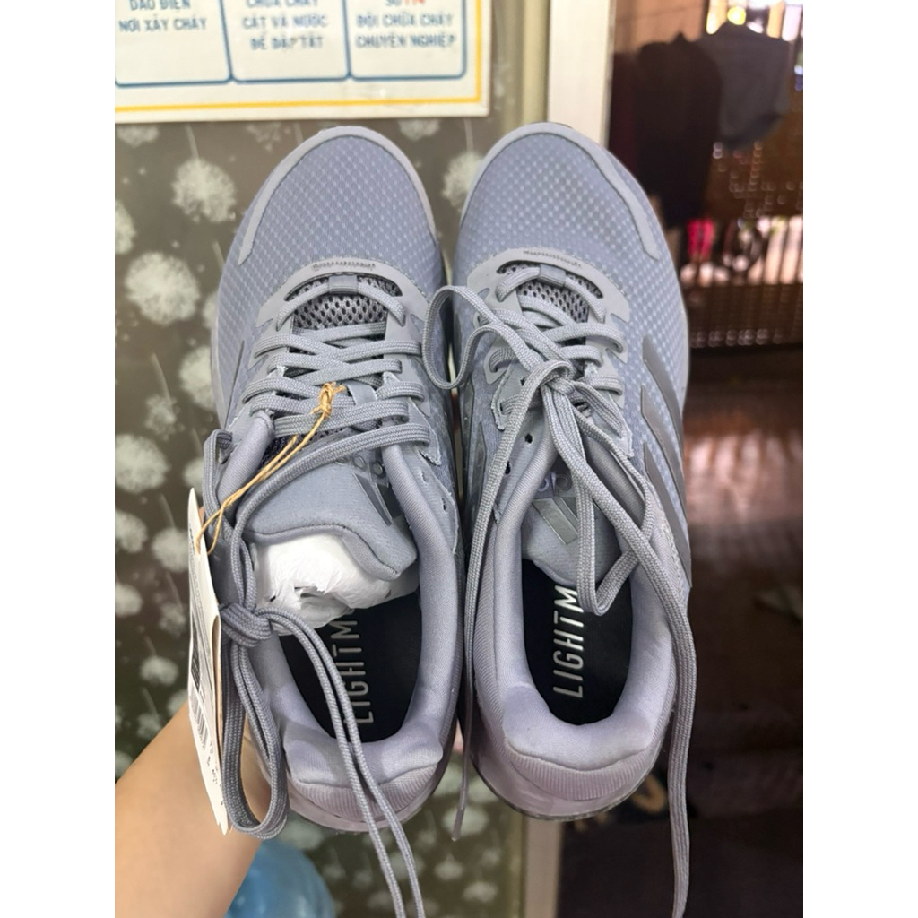 giày thể thao Adidas Size 8Us