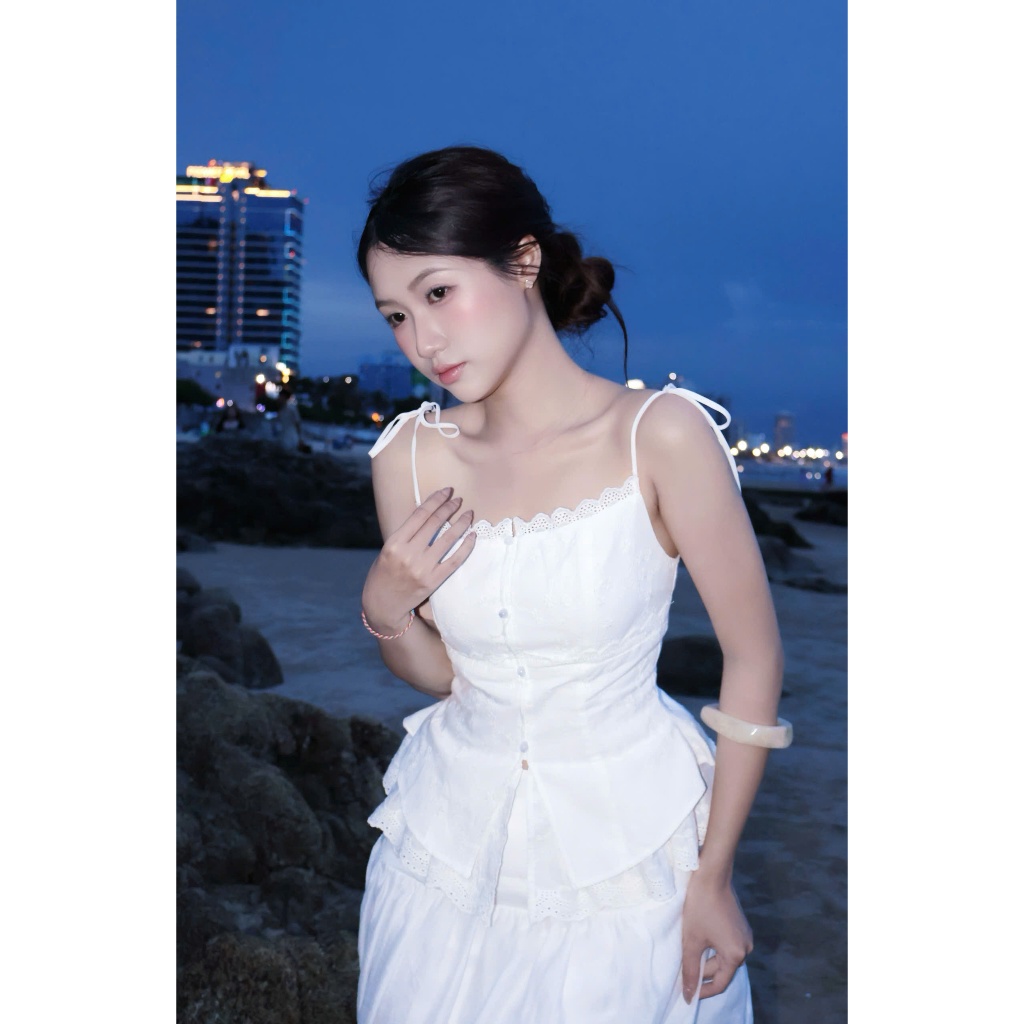 Áo 2 dây xô buộc nơ vai thêu hoa phối ren, dáng chiết eo nữ tính La Boutique SS26 - AK020-2605LAT | BigBuy360 - bigbuy360.vn