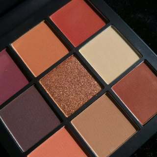 Phấn Mắt Huda Obsession Eyeshadow Palette 9 Ô Kèm Gương. Màu Nâu Ấm Trung Tính. Màu Hồng San Hô