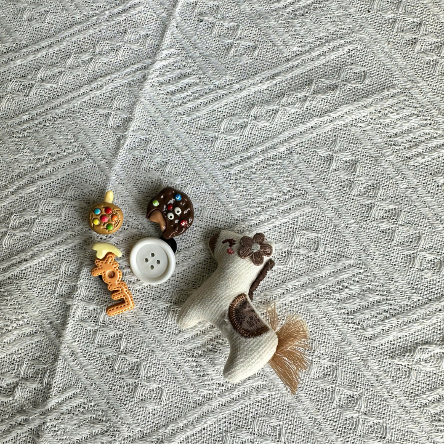 Bộ Charm ngựa nhỏ 2SEVEN gắn lên dép sục, charm dép, phụ kiện dép nữ