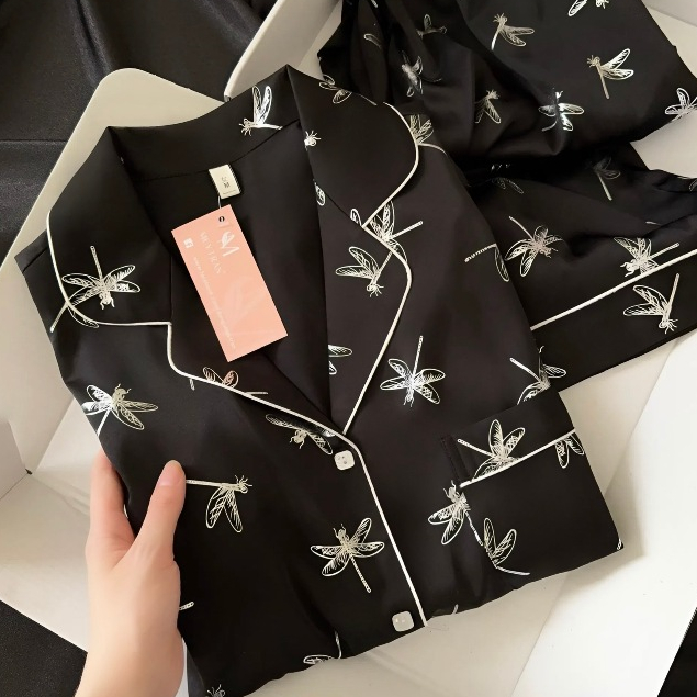 BỘ ĐỒ NGỦ PIJAMA TAY NGẮN QUẦN DÀI HOẠ TIẾT CHUỒN CHUỒN LỤA CAO CẤP MEY TRẦN