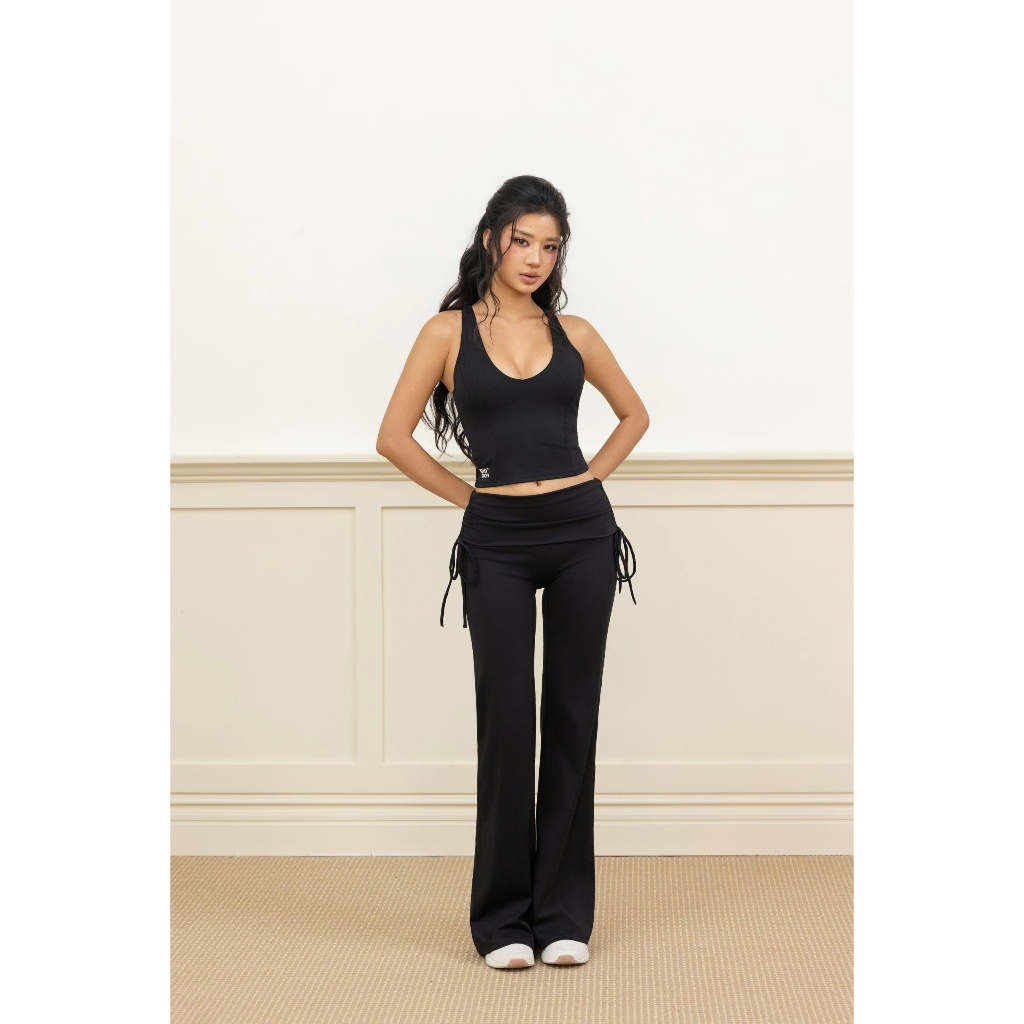 Bộ đồ tập yoga,pilates Ribbon Fit, Nancy Set màu đen áo có đệm mút và quần ống loe, phù hợp tập gym,