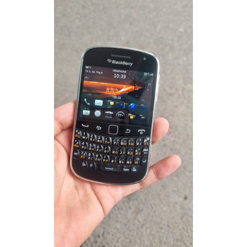 Blackberry 9900 Orange phím Nga hiếm.