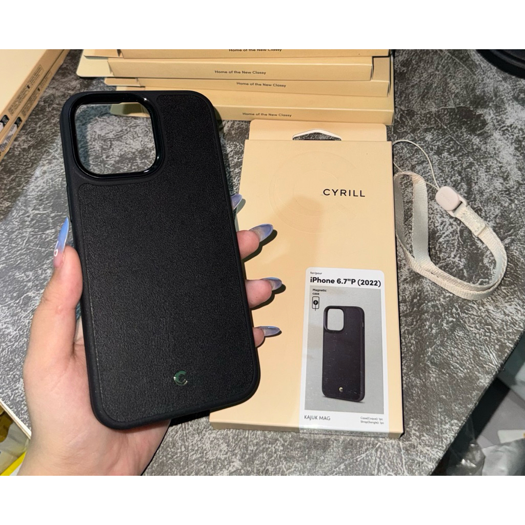 Ốp lưng IPhone Cyrill 14promax màu đen - Phụ kiện đi kèm dây