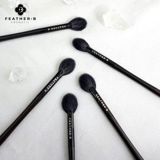Cọ highlight dạng oval mini Feather B Black Highlighter Brush