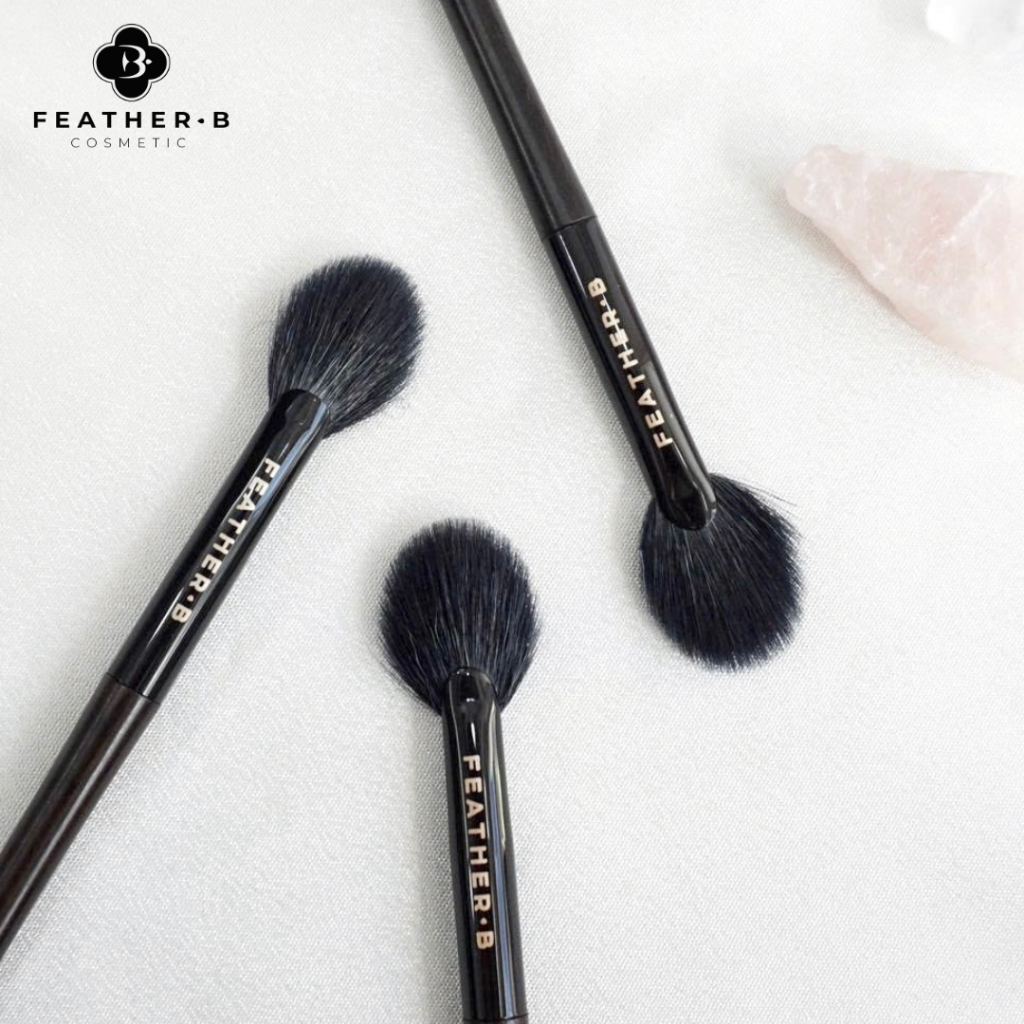 Cọ highlight dạng oval mini Feather B Black Highlighter Brush