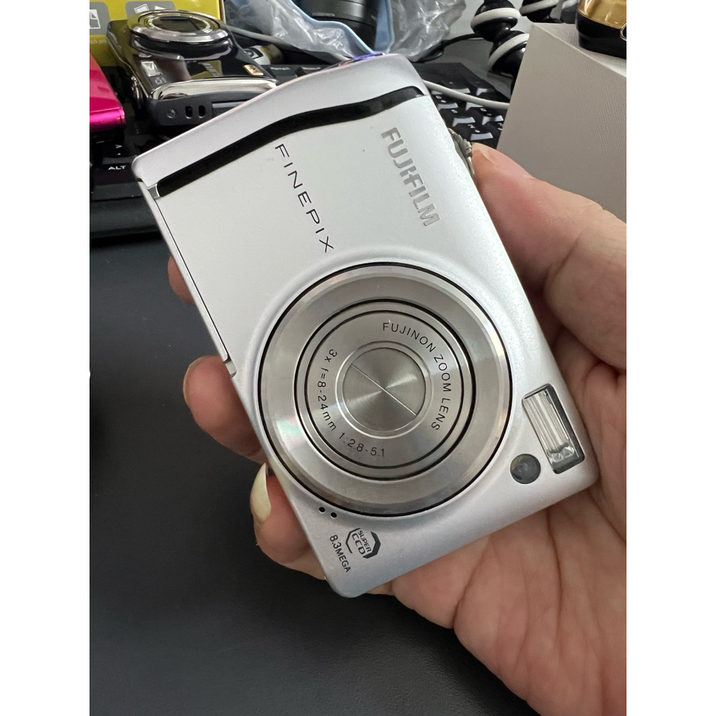 Máy ảnh F40fd | Super CCD HR 8.3MP | Zoom quang 3x | Chống rung
