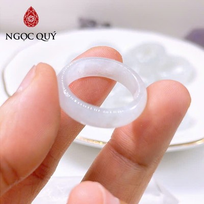 Nhẫn cẩm thạch A - Nhẫn phỉ thúy bạch ngoc phớt xanh type A chất nếp băng LM01- Ngọc Quý
