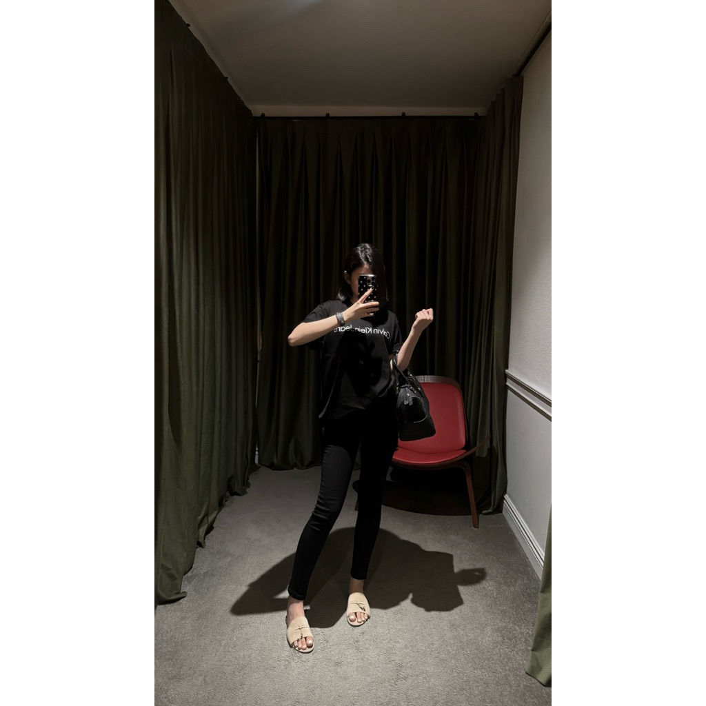 Áo thun nữ form rộng chữ CK Jeans
