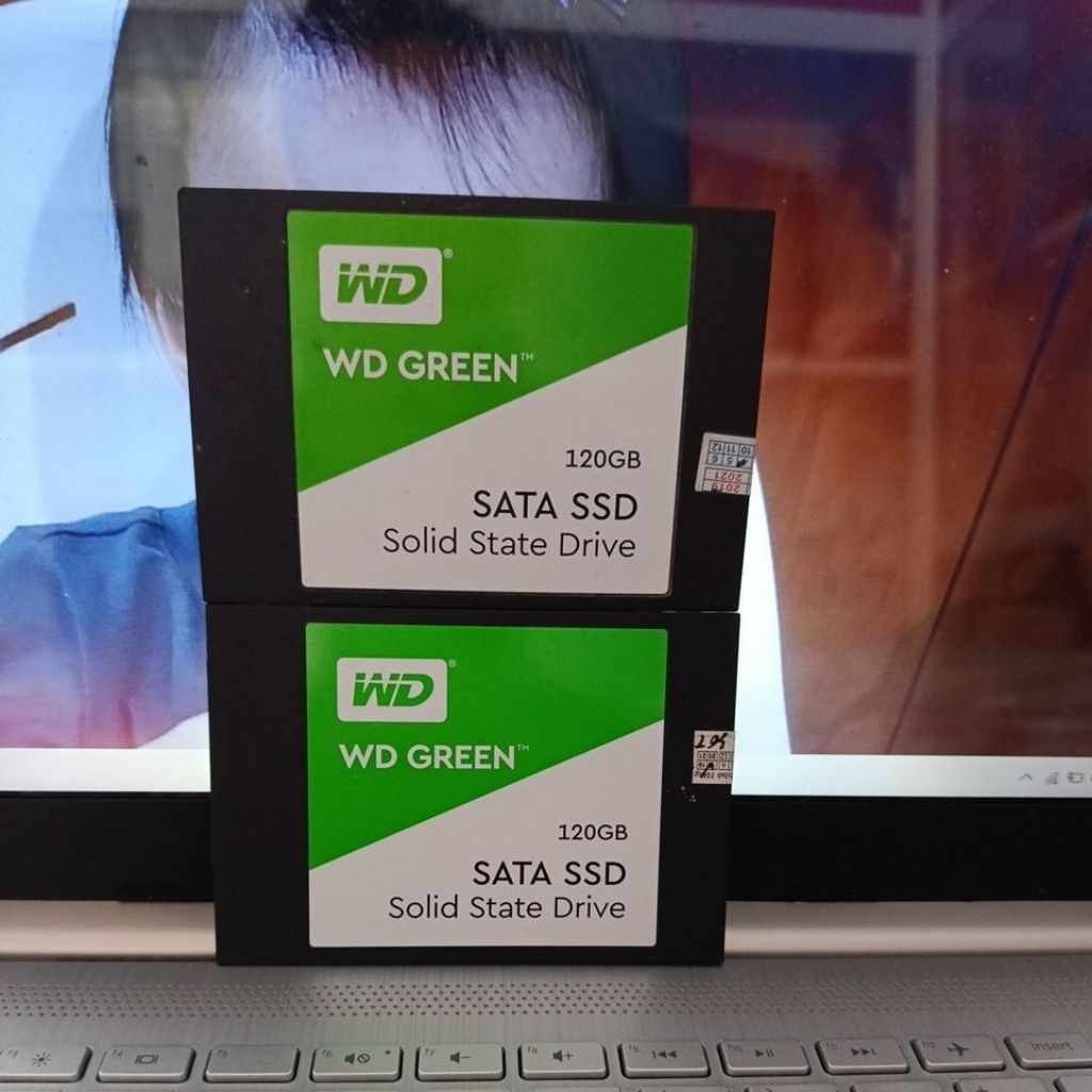 ssd 120gb WD green kèm win 10