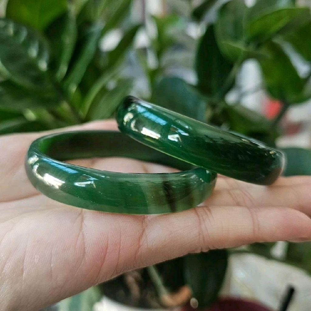 Vòng tay xanh bản hẹ size 52 MÀU NGẪU NHIÊN , tặng kèm hộp  (Ms: 1197 V900)