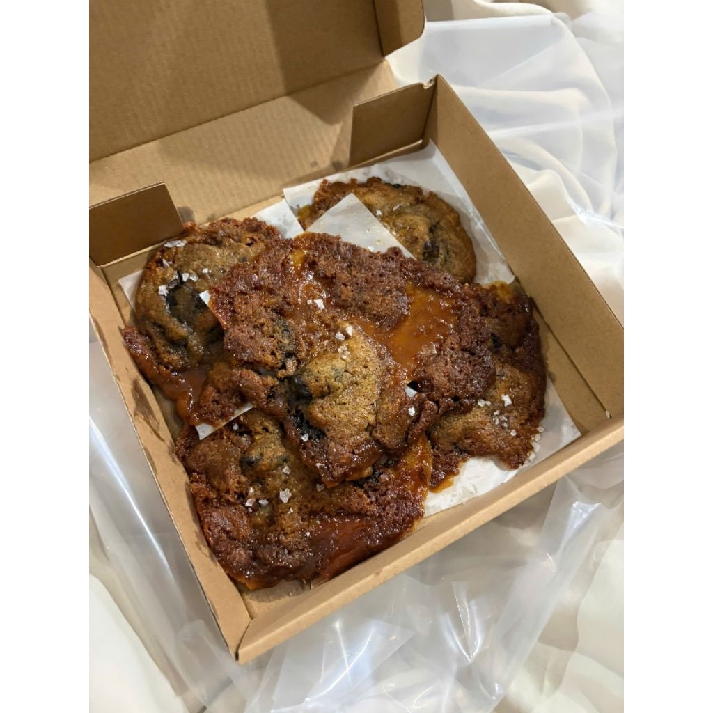 5 chewy toffee & chocolate chip cookie