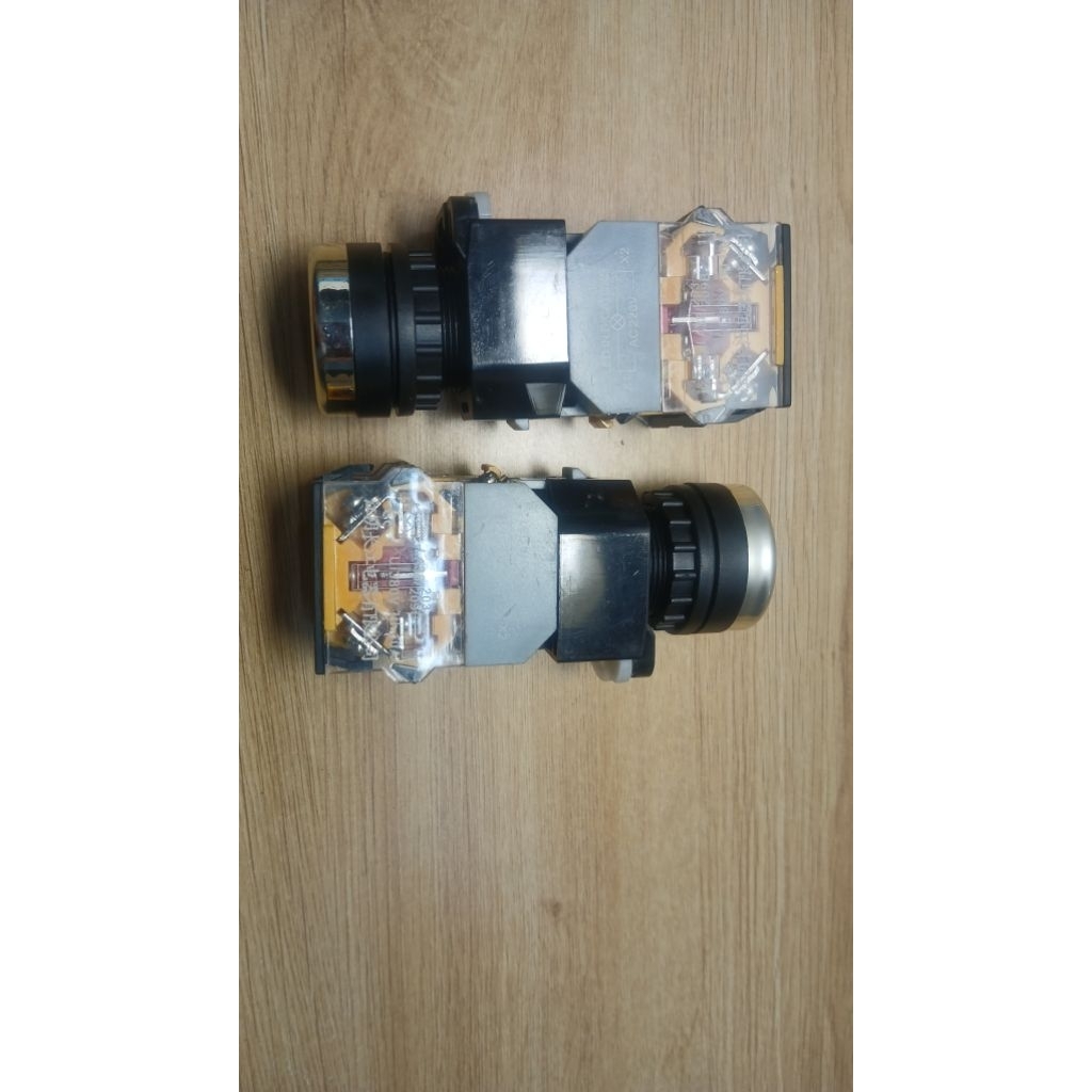 Nút ấn có đèn mầu xanh LA38