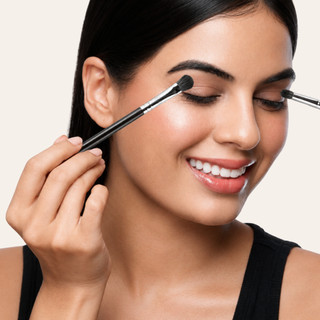 Cọ 2 Đầu Tán Bầu Mắt & Nhấn Chi Tiết Đầu Dẹt Đầu Nhọn BH COSMETICS Double Ended Eyeshadow Brush BH026