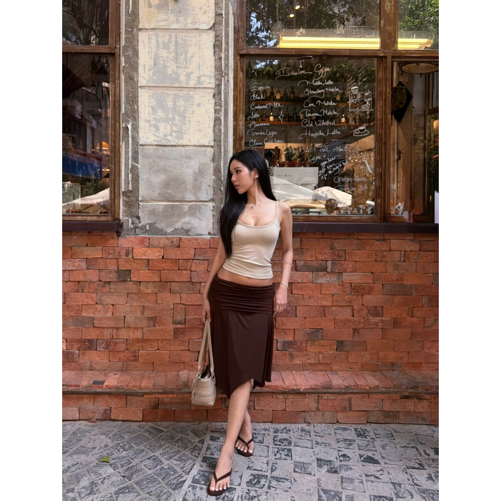 𝐀𝐢𝐬𝐡𝐚 𝐒𝐤𝐢𝐫𝐭 - Chân Váy Lửng Bất Đối Xứng Nhún Eo Cạp Trễ Màu Nâu Trendy Phong Cách Y2K Xu Hướng 2026 | BigBuy360 - bigbuy360.vn