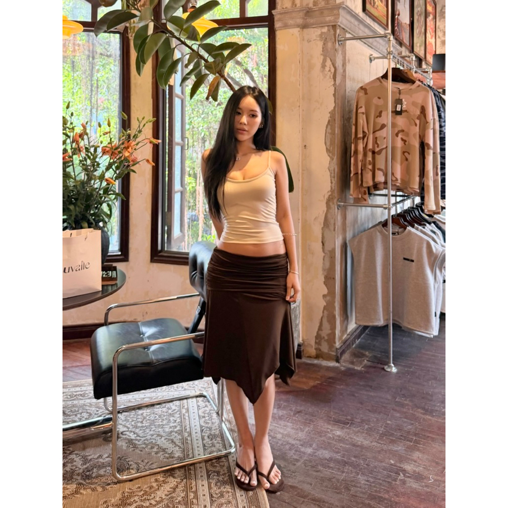 𝐀𝐢𝐬𝐡𝐚 𝐒𝐤𝐢𝐫𝐭 - Chân Váy Lửng Bất Đối Xứng Nhún Eo Cạp Trễ Màu Nâu Trendy Phong Cách Y2K Xu Hướng 2026 | BigBuy360 - bigbuy360.vn