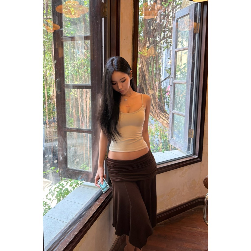 𝐀𝐢𝐬𝐡𝐚 𝐒𝐤𝐢𝐫𝐭 - Chân Váy Lửng Bất Đối Xứng Nhún Eo Cạp Trễ Màu Nâu Trendy Phong Cách Y2K Xu Hướng 2026 | BigBuy360 - bigbuy360.vn