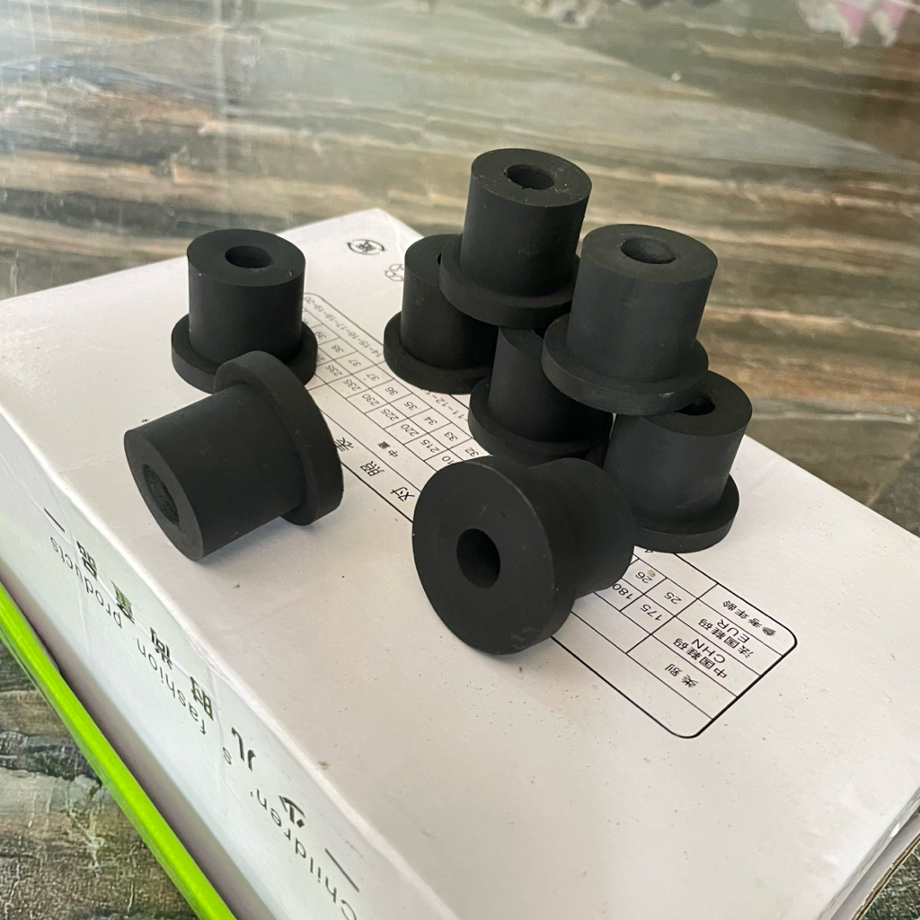 cao su ắc nhíp xe tải Huyndai 1,25Tấn, HD100, HD150, Porter2,.....có 2 Ngắn-Dài, kích thước16x28mm