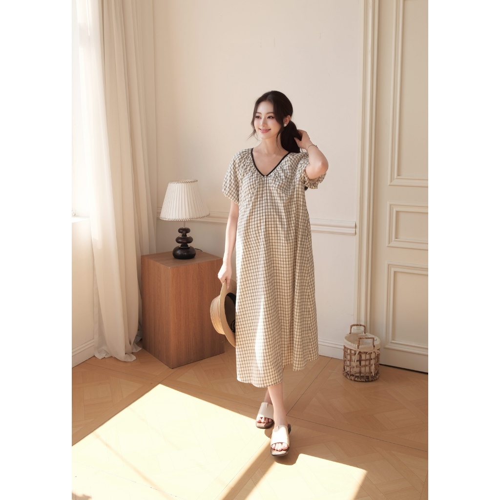 Váy Bầu DAMI DRESS Chất Thô Kẻ Đen Trắng Mềm Mát, Dáng Suông Nhún Cổ V Che Dáng Tốt By L'amme