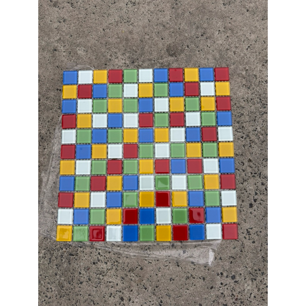 Gạch mosaic thuỷ tinh mix màu cao cấp. tấm thuỷ tinh dán tường