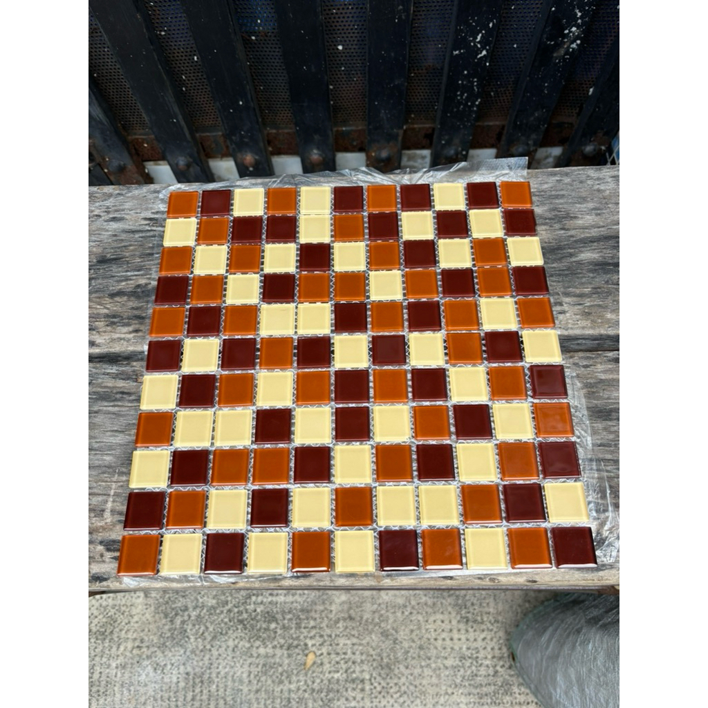 Gạch mosaic thuỷ tinh trộn màu cao cấp. tấm thuỷ tinh mosaic