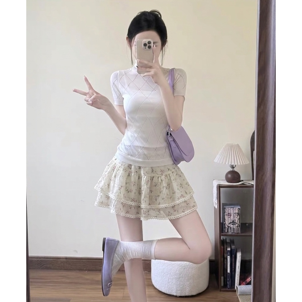 [Hàng QC sẵn] Chân váy ngắn hoạ tiết hoa nhí xếp tầng viền ren phong cách nhẹ nhàng Hàn Quốc Flower Mini Skirt | BigBuy360 - bigbuy360.vn