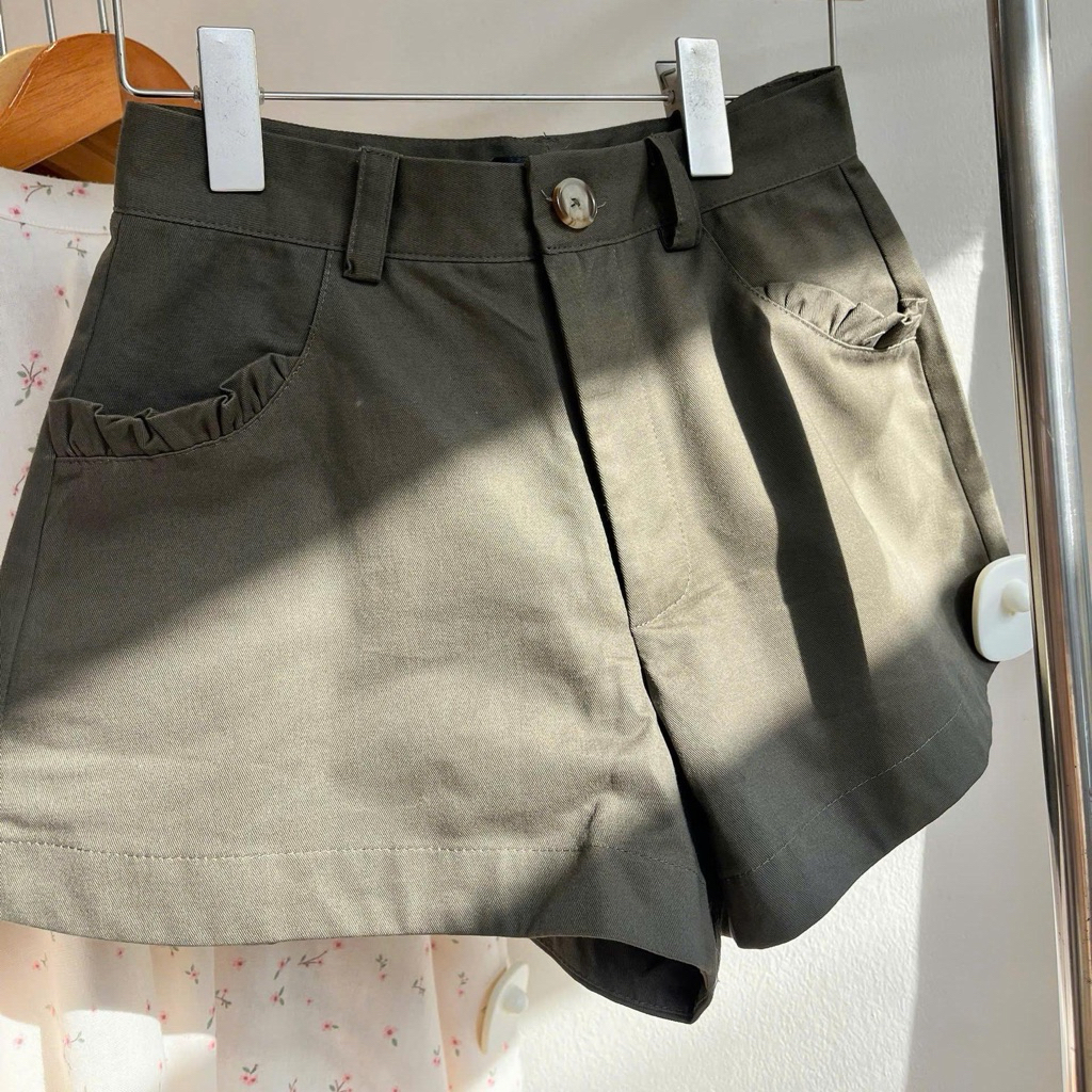 MODEN - Quần short nữ túi viền bèo vải kaki - ZEKO