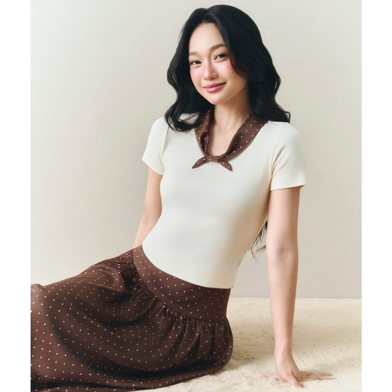 𝐋𝐃 𝐒𝐓𝐔𝐃𝐈𝐎 | 𝐍𝐨𝐫𝐚 𝐓𝐨𝐩 - Áo Thun Nữ Cổ Khăn Tay Ngắn Ôm Dáng Thanh Lịch