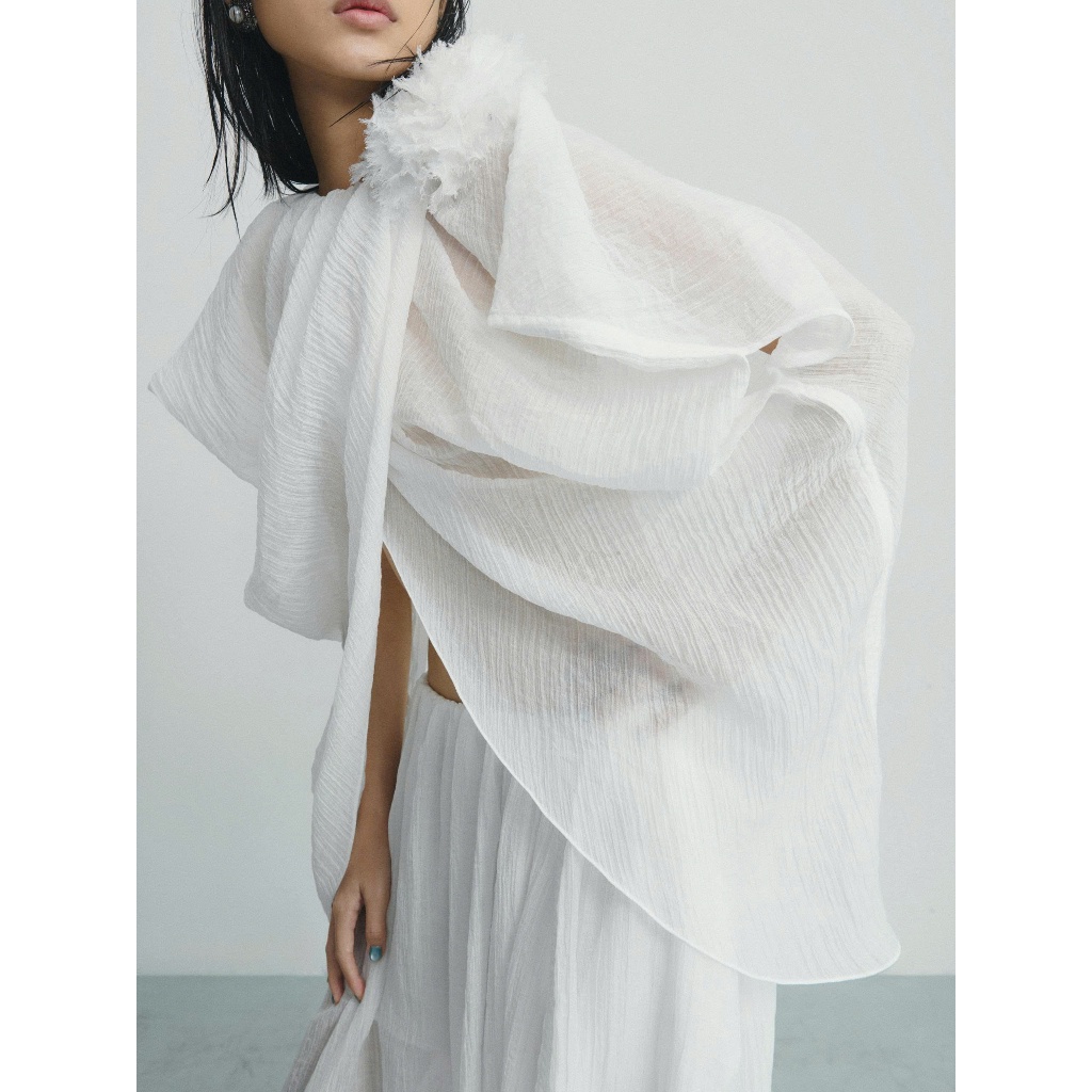 ÁO BLOUSE /ou'ba:d/ vải Tơ mỏng nhẹ màu Trắng, xẻ tà hai bên Freesize