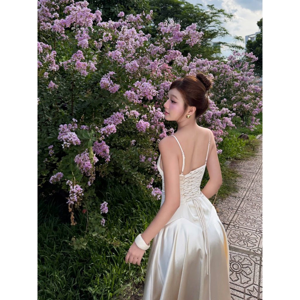Đầm midi dáng dài EIRA BLANC -  vẻ đẹp tinh khôi | BigBuy360 - bigbuy360.vn