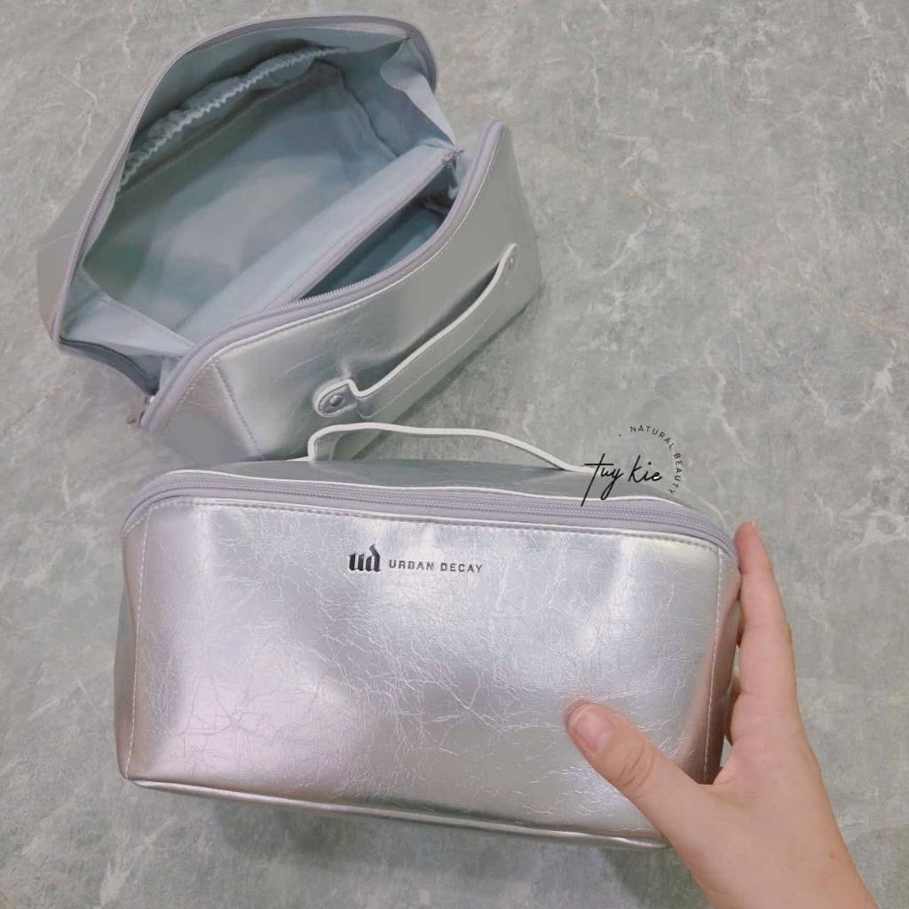 [ Gift Hãng ] Túi Mỹ Phẩm 6 Ngăn Urban Dekey Silver Metallic