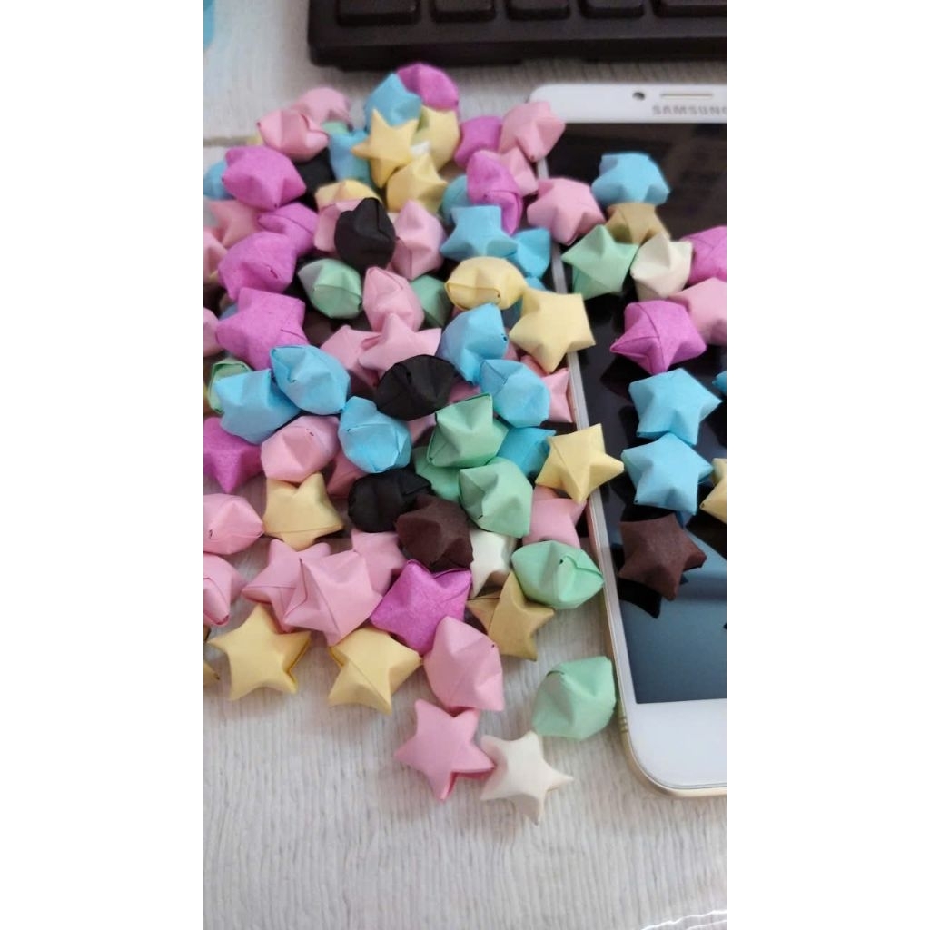 hot rẻ, combo 100 ngôi sao giấy xếp sẵn mix nhiều màu sắc như hình chỉ 40k/100 ngôi sao giấy nhiều m