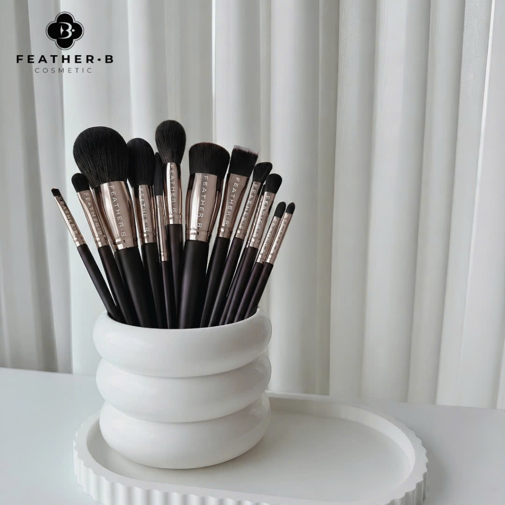Feather B Travel Brush Set